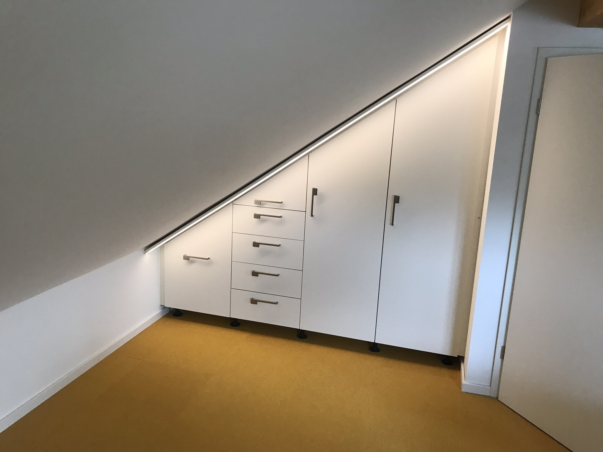 Dachschrägenschrank Ausziehbar | Innenausbau Binder with regard to Kleiderschrank Dachschräge Selber Bauen